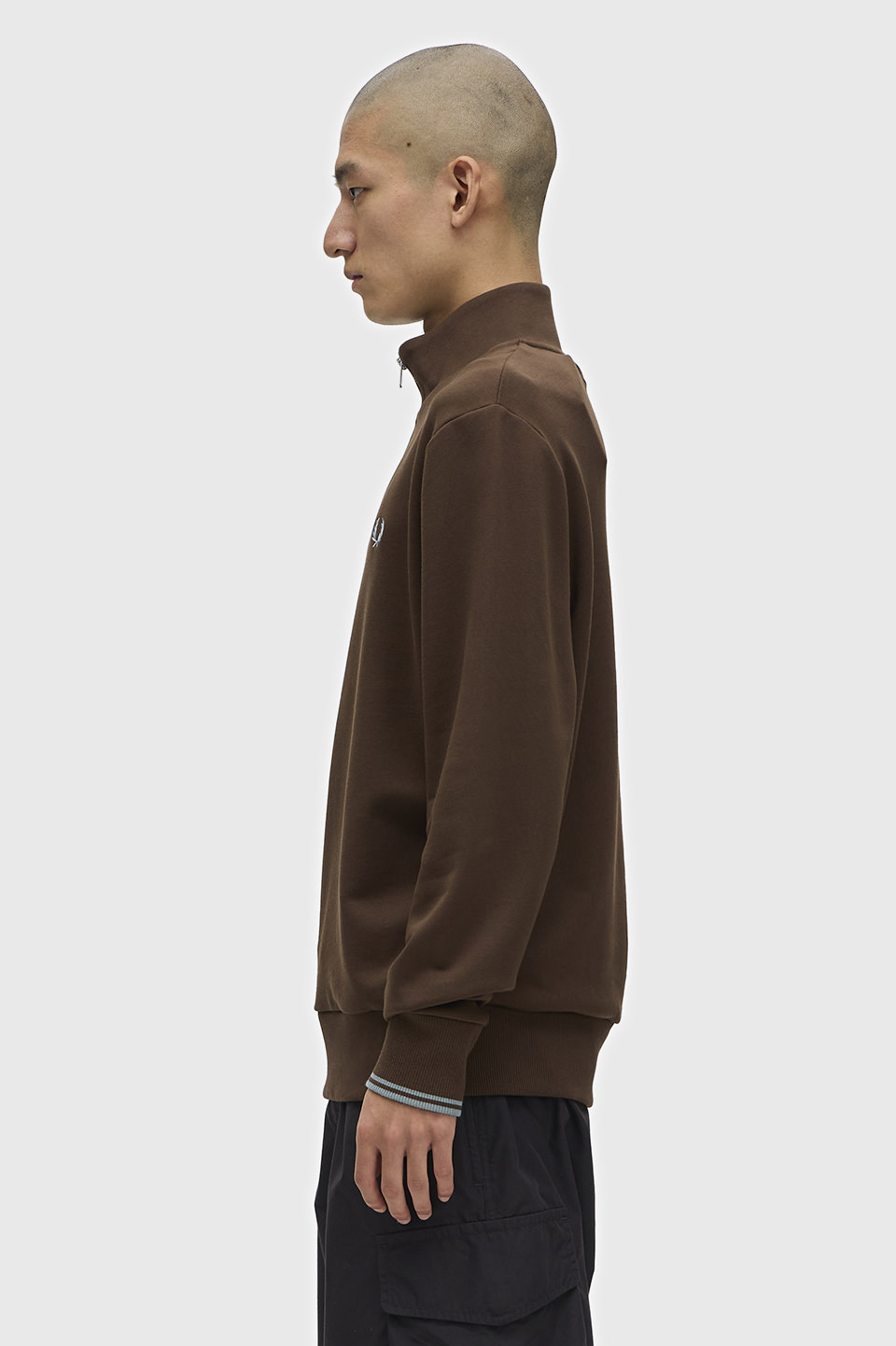 モデル:H178 B84 W67.5 H85 着用サイズ:M