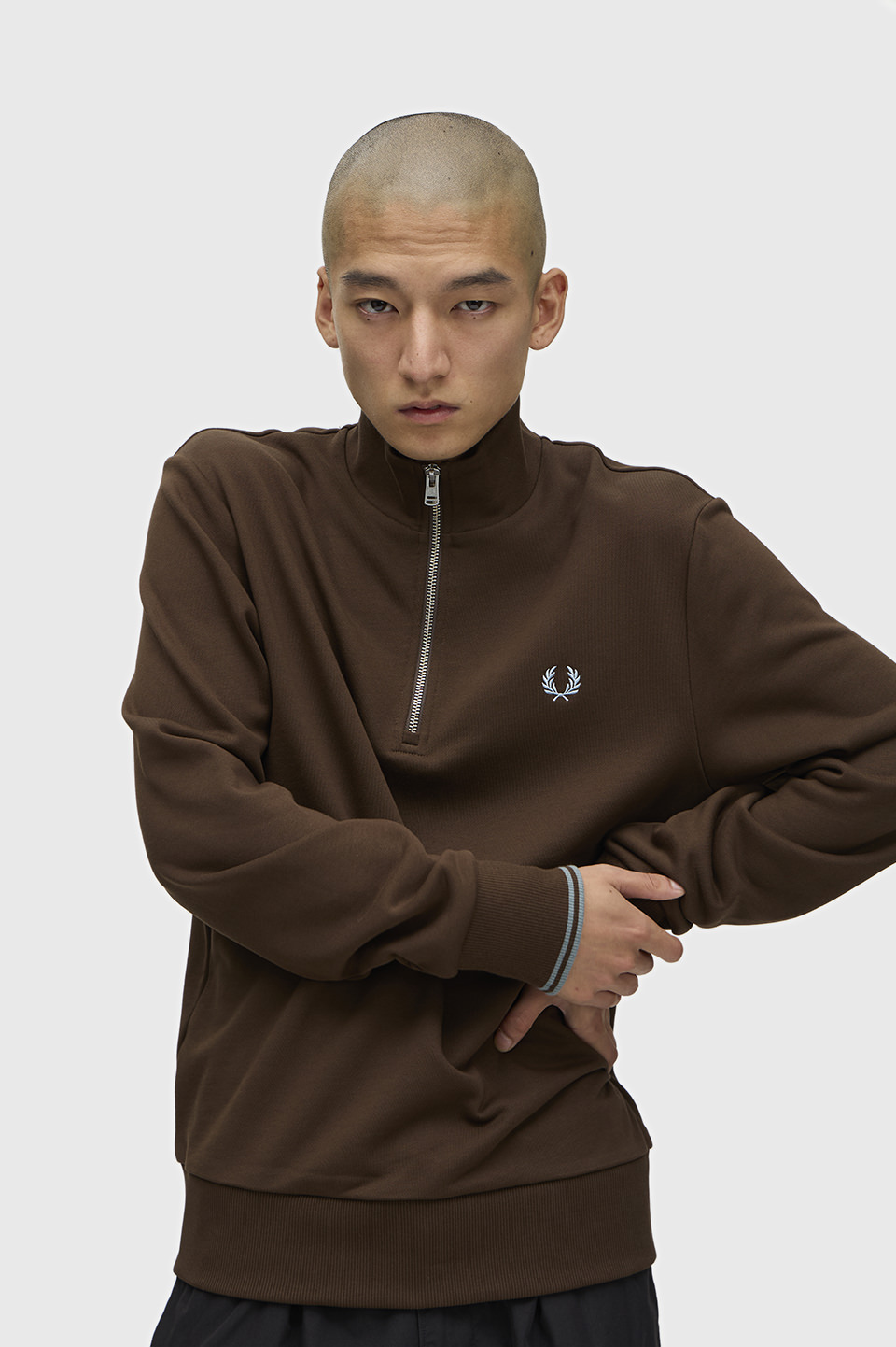 モデル:H178 B84 W67.5 H85 着用サイズ:M