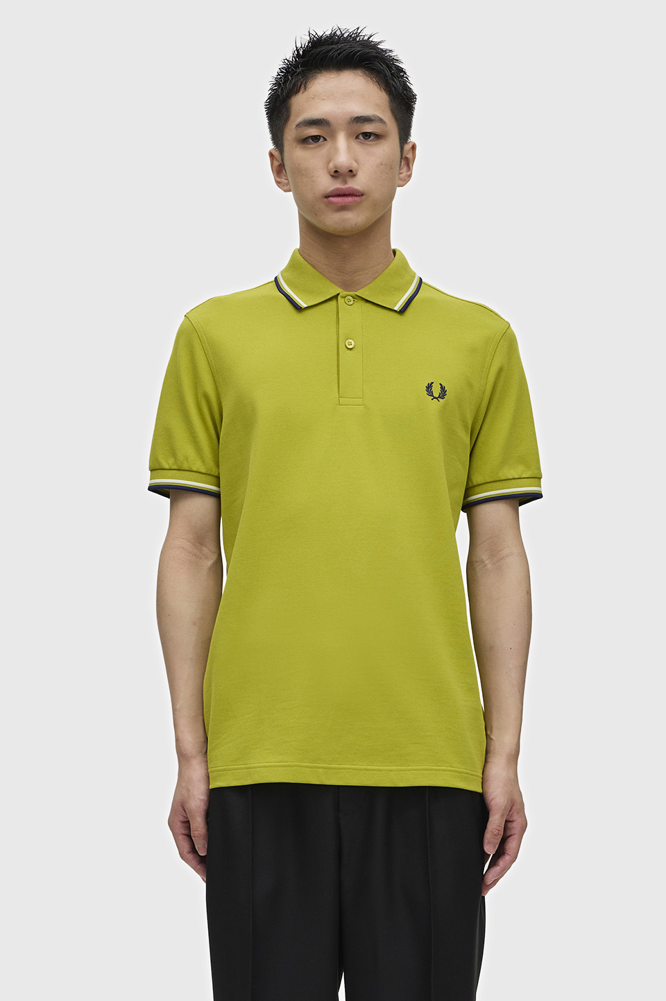 モデル:H182 B80 W68 H89.5 着用サイズ:M