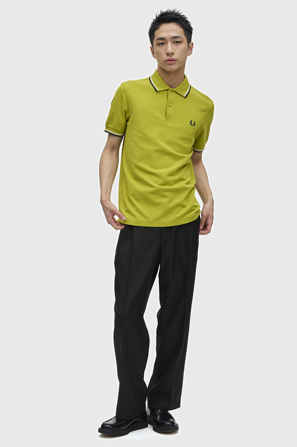 モデル:H182 B80 W68 H89.5 着用サイズ:M