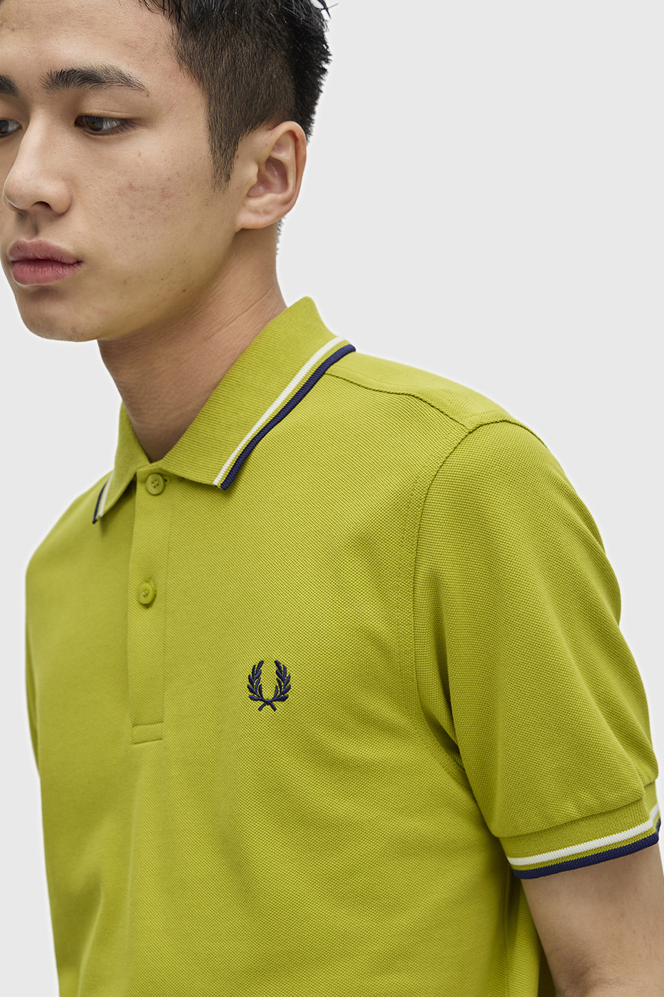 モデル:H182 B80 W68 H89.5 着用サイズ:M