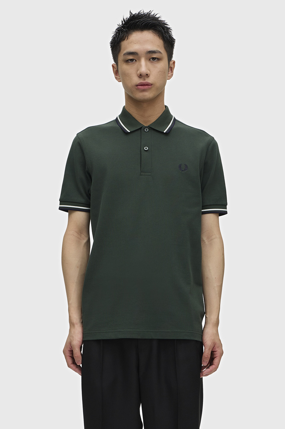 モデル:H182 B80 W68 H89.5 着用サイズ:M