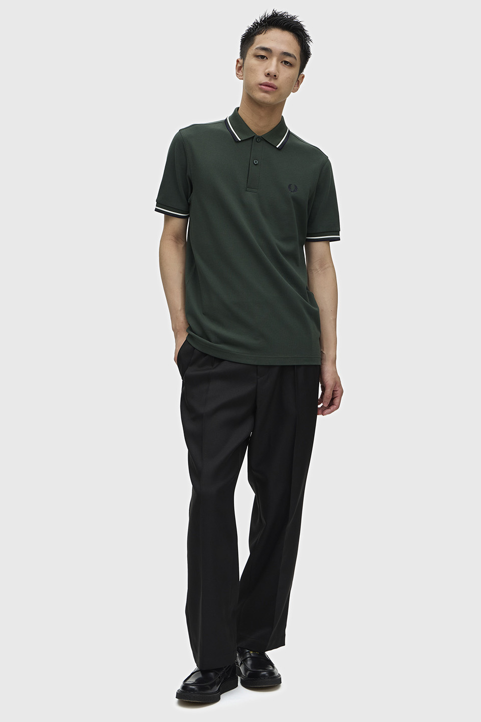 モデル:H182 B80 W68 H89.5 着用サイズ:M