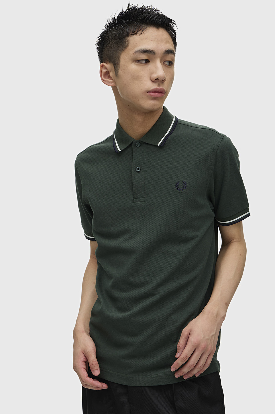 モデル:H182 B80 W68 H89.5 着用サイズ:M