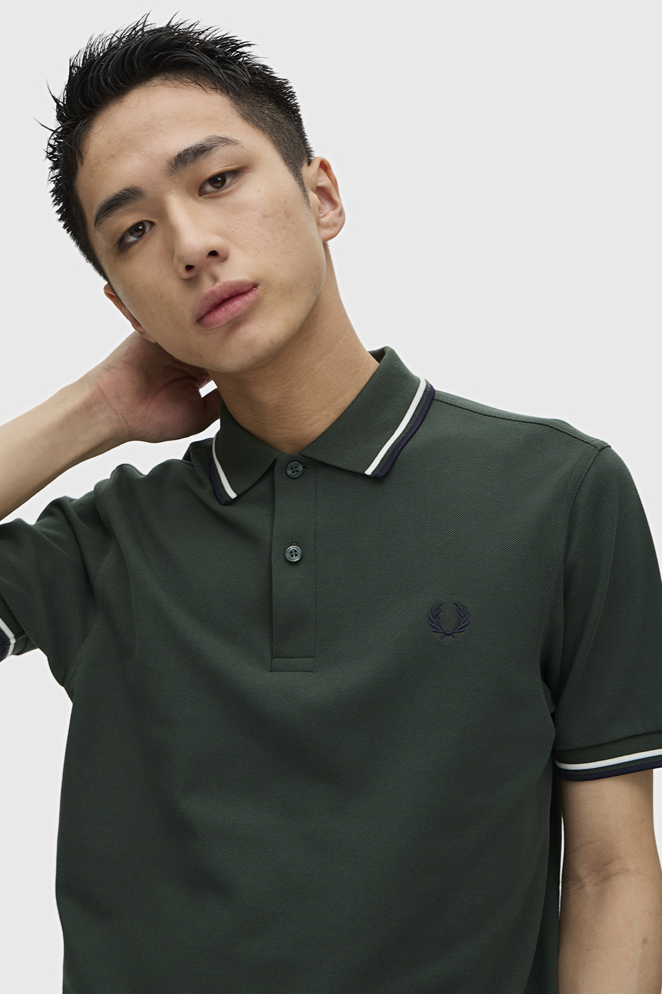 モデル:H182 B80 W68 H89.5 着用サイズ:M