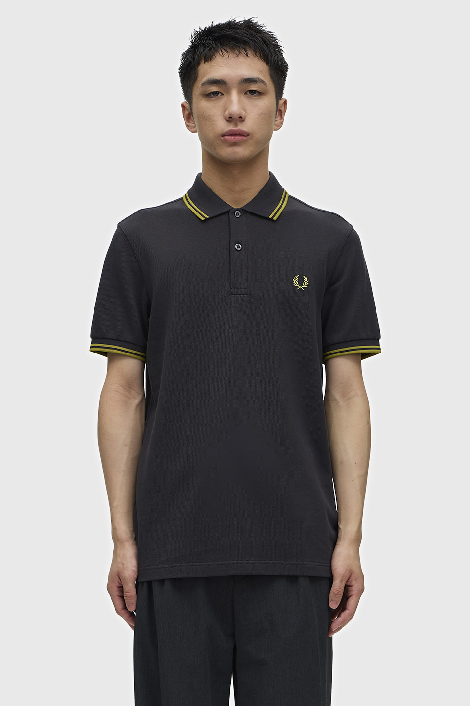 モデル:H182 B80 W68 H89.5 着用サイズ:M