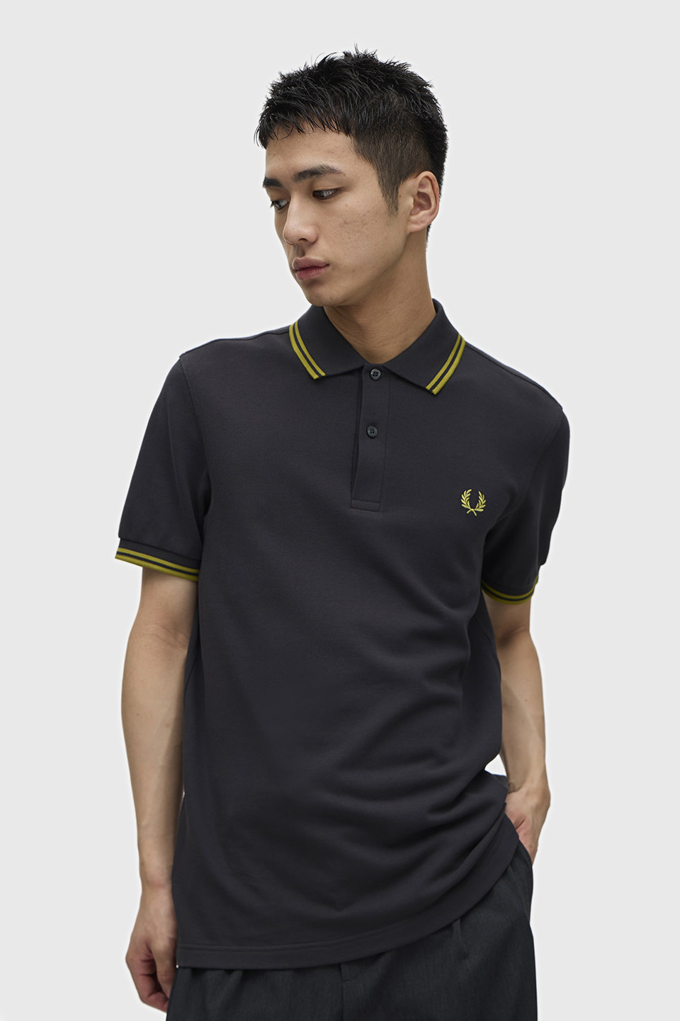 モデル:H182 B80 W68 H89.5 着用サイズ:M