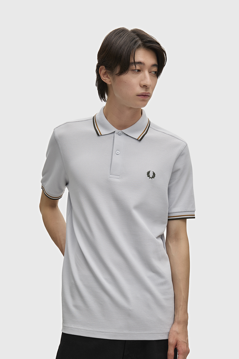 The Fred Perry Shirt - M3600 70C:DUSKY BLUE / CARAMEL / GREEN S