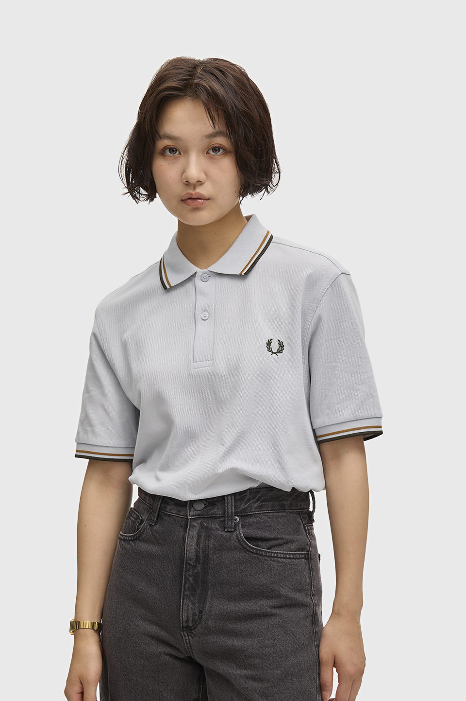 The Fred Perry Shirt - M3600 70C:DUSKY BLUE / CARAMEL / GREEN S