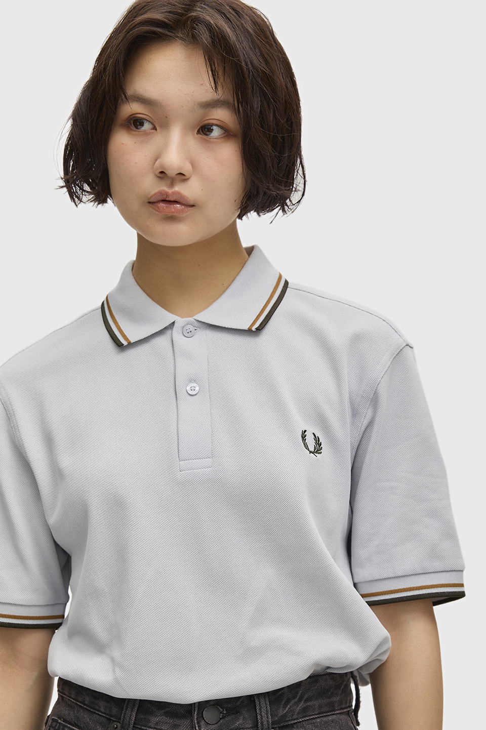 The Fred Perry Shirt - M3600 70C:DUSKY BLUE / CARAMEL / GREEN S