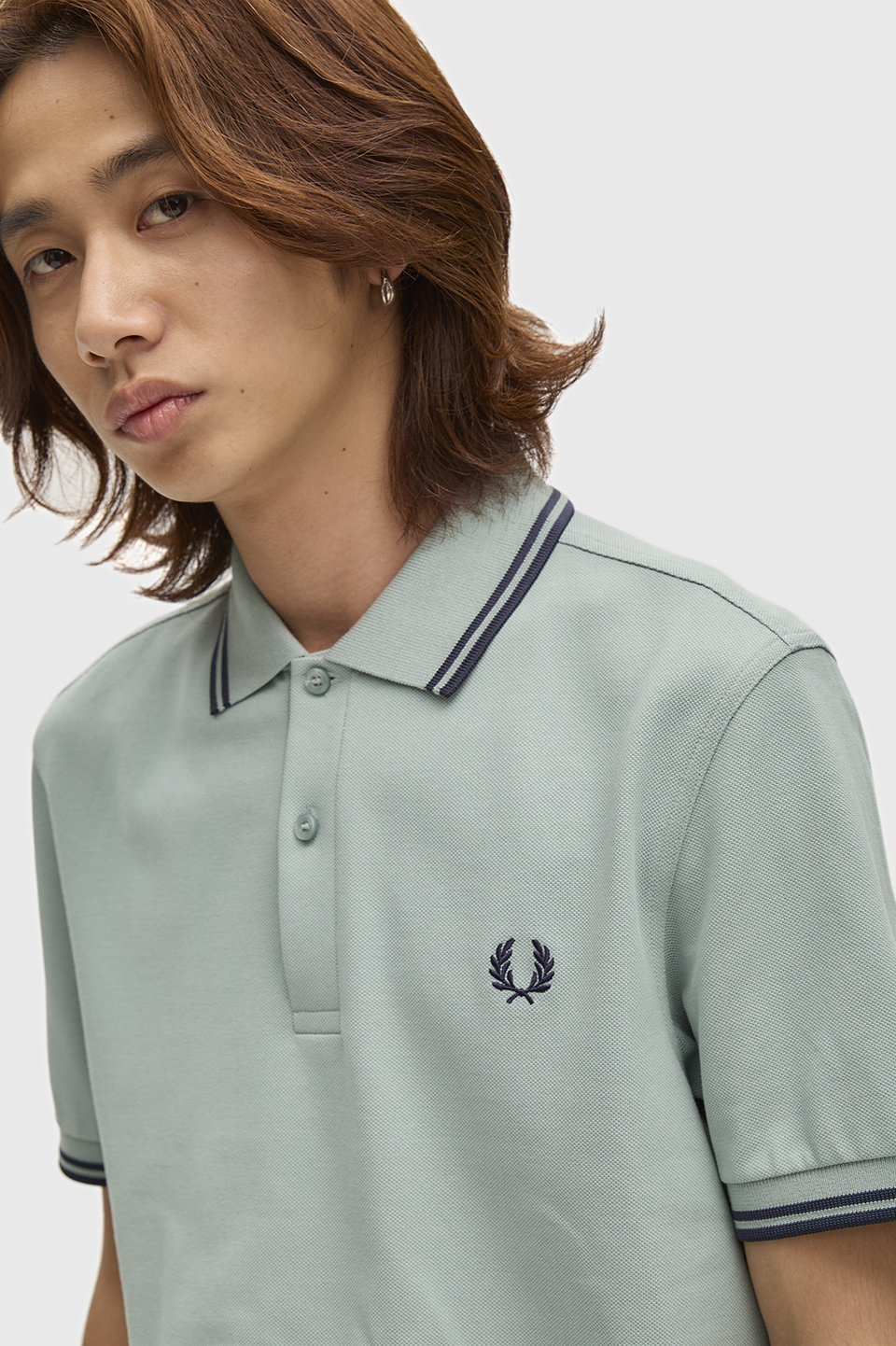 The Fred Perry Shirt - M3600 71C:SILVER BLUE / DARK AIRFORCE S