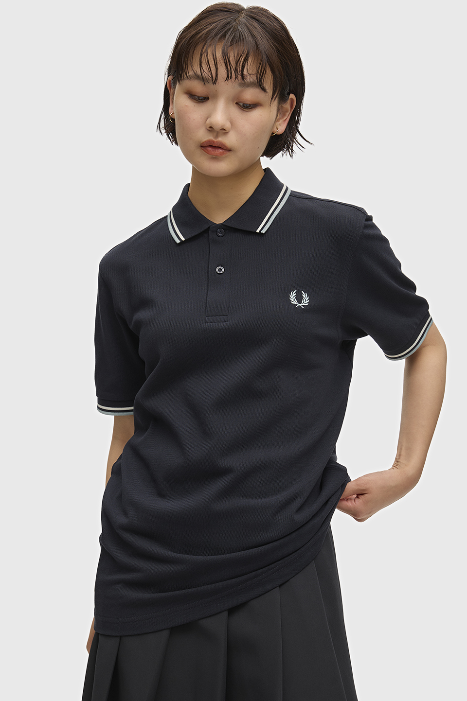 The Fred Perry Shirt - M3600 74C:NAVY / ECRU / SILVER BLUE S