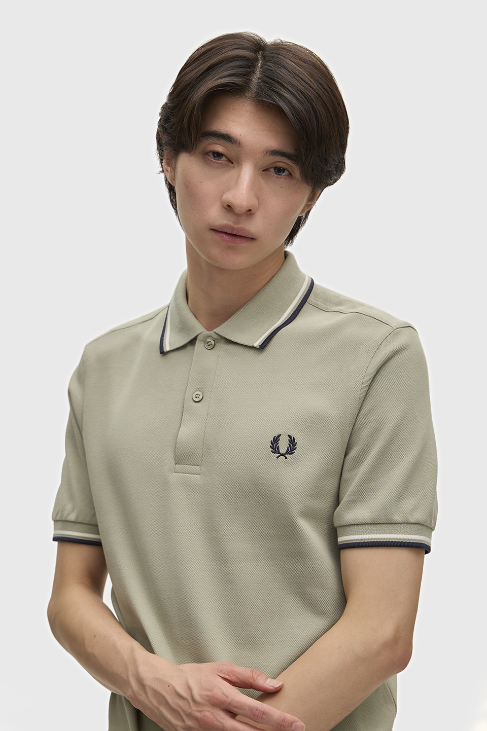 The Fred Perry Shirt - M3600 76C:SEAGRASS / ECRU / AIRFORCE S