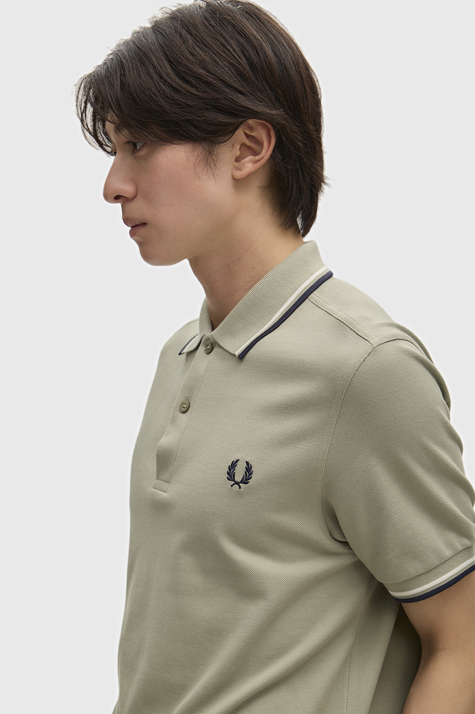 The Fred Perry Shirt - M3600 76C:SEAGRASS / ECRU / AIRFORCE S