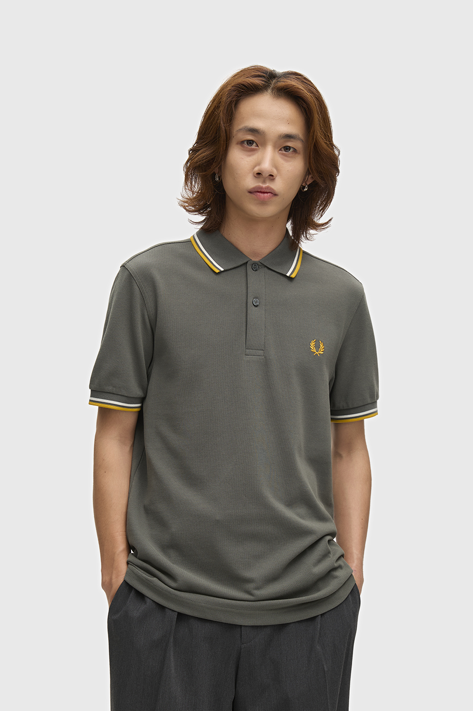 The Fred Perry Shirt - M3600 77C:FIELD GREEN / ECRU / GOLDEN S