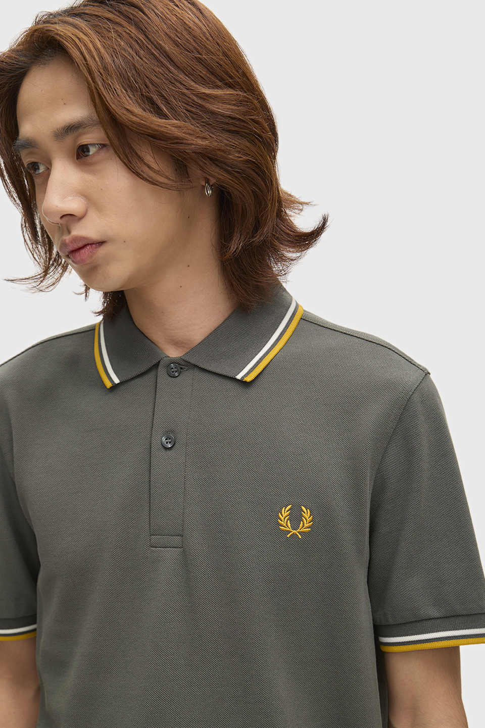 The Fred Perry Shirt - M3600 77C:FIELD GREEN / ECRU / GOLDEN S