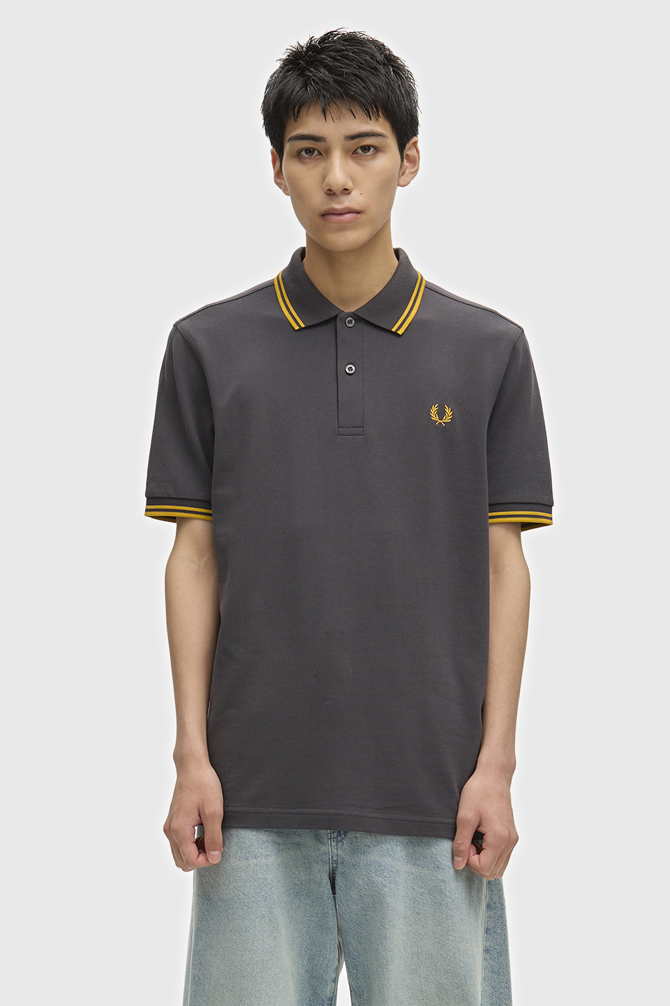 The Fred Perry Shirt - M3600 85C:ANCHOR GREY / GOLDEN S