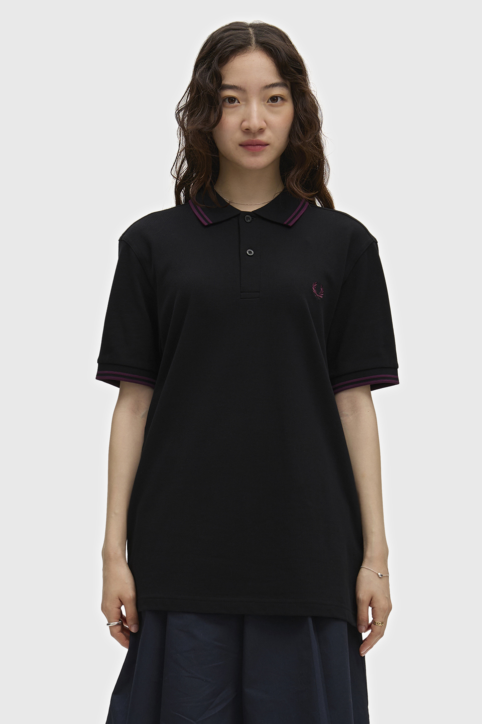 The Fred Perry Shirt - M3600 87C:BLACK / PLUM / PLUM S