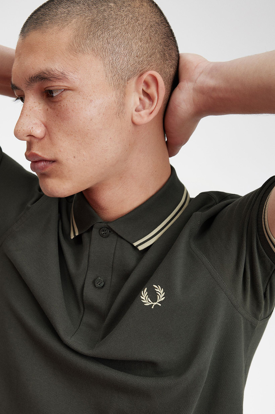The Fred Perry Shirt - M3600 U98:FIELD GREEN / OATMEAL S