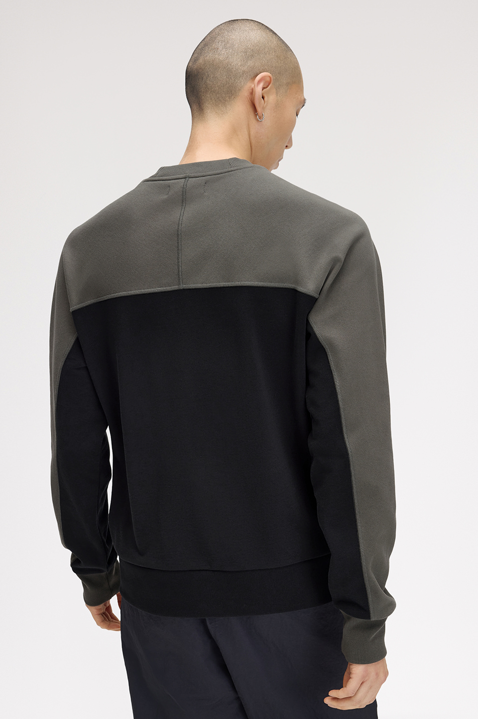 Colour Block Sweatshirt(S 102：BLACK): | FRED PERRY JAPAN