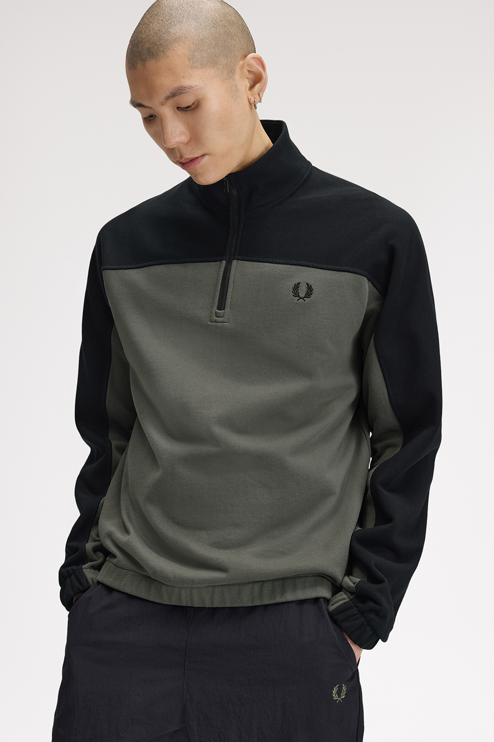 Colour Block Half-Zip Sweatshirt(S 638：FIELD GREEN): | FRED PERRY