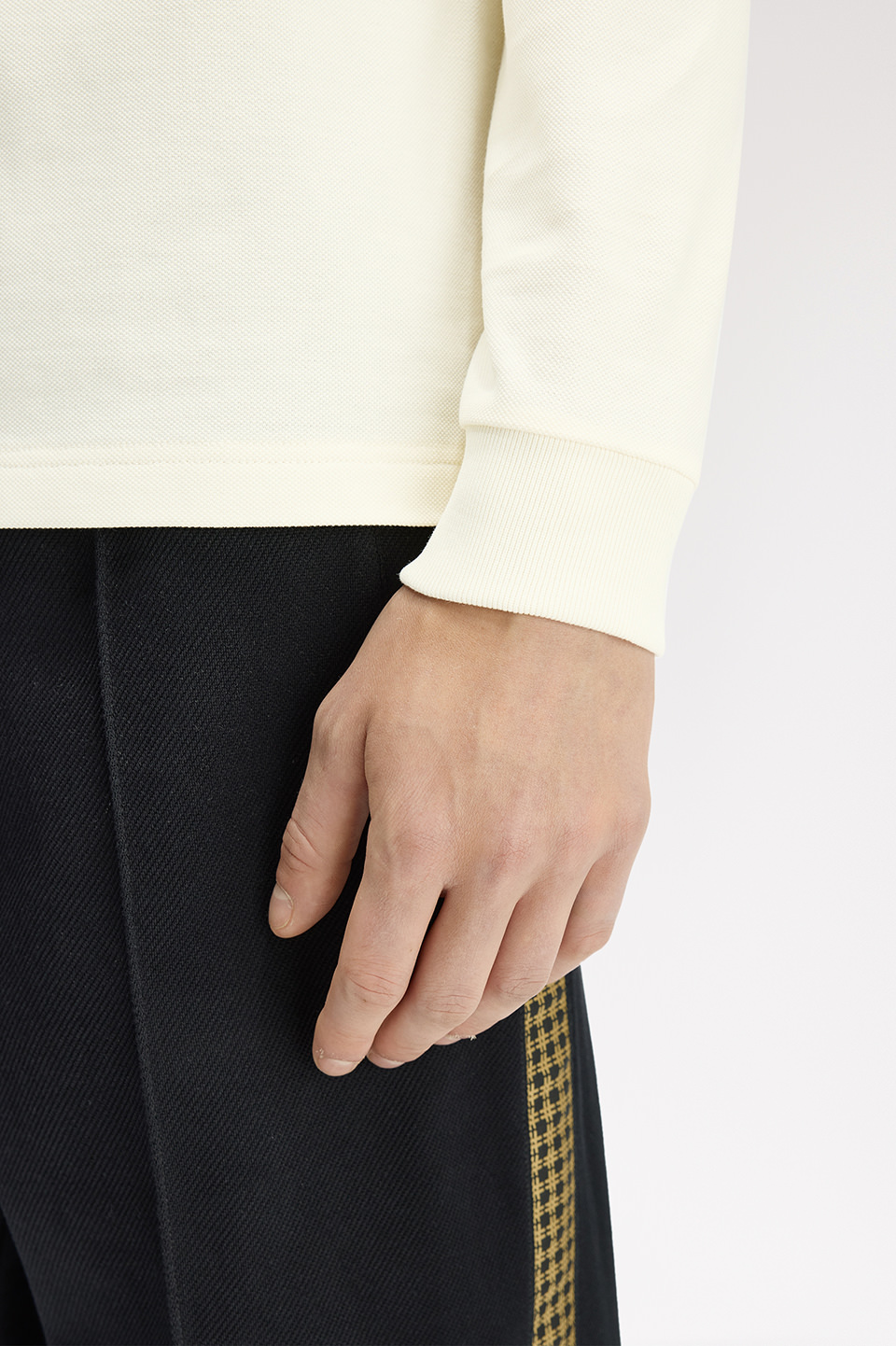 モデル:H185 B89 着用サイズ:M