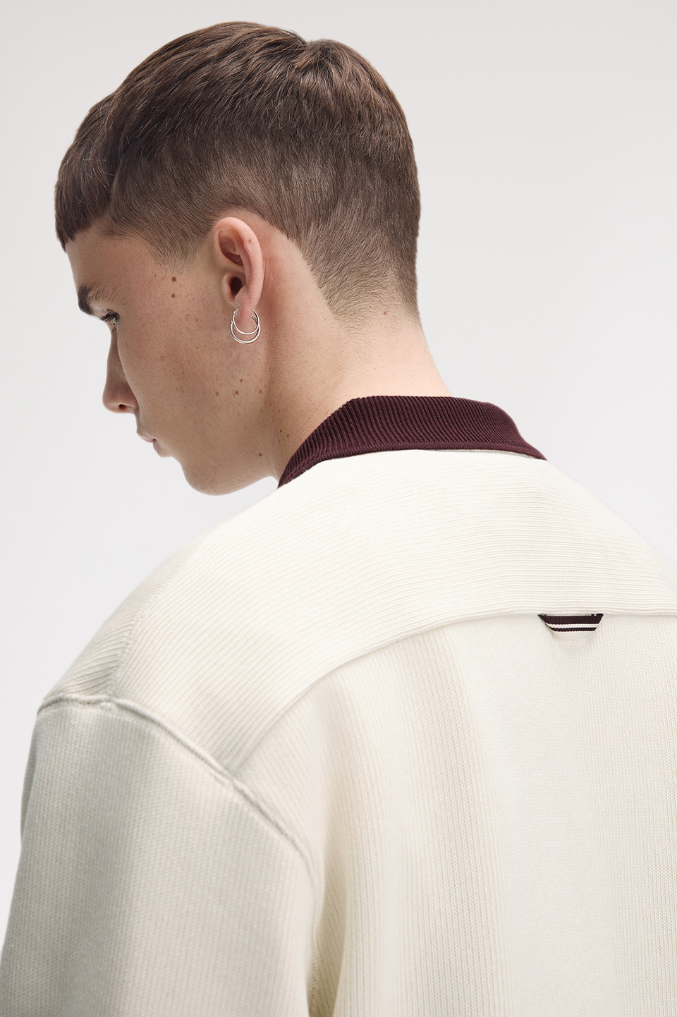 FRED PERRY REISSUES 木製ハンガー 4本セット ホワイト Tipped Sleeve Collared Sweatshirt(S 560：ECRU): | FRED PERRY JAPAN