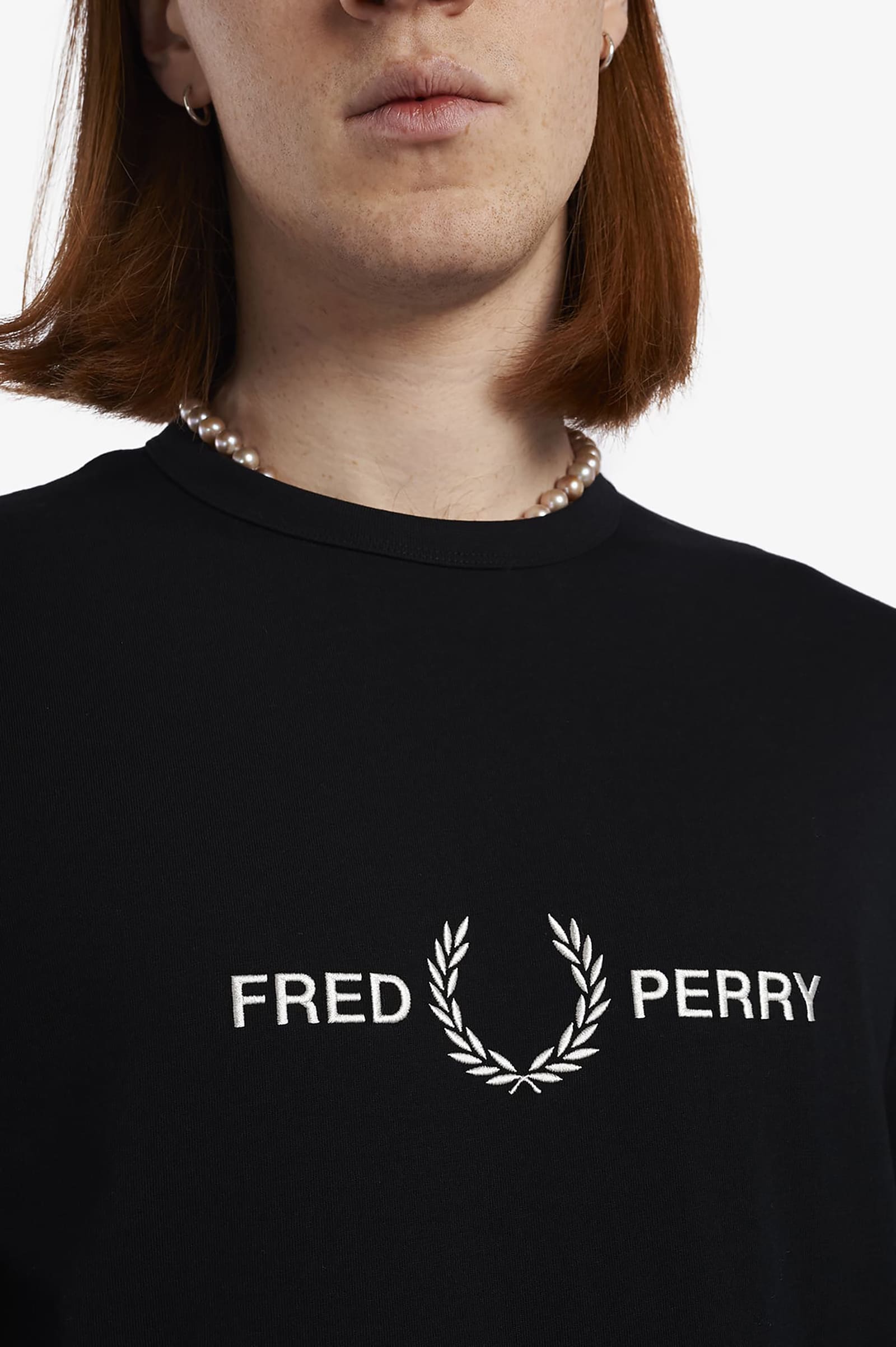 FRED PERRY フレッドペリー デザインニット 胸ロゴ 刺繍 ホワイト