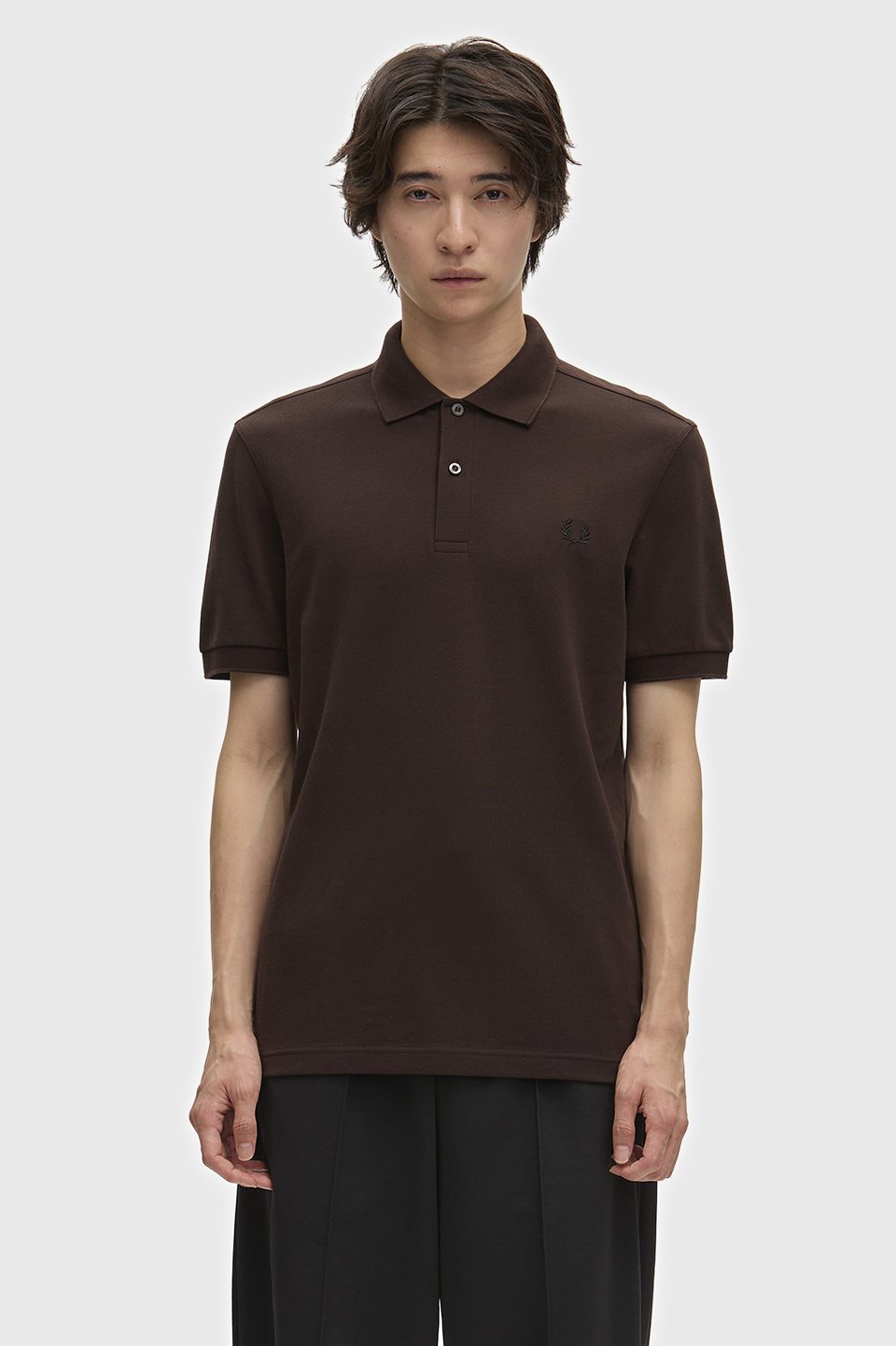 The Fred Perry Shirt - M6000 86C:RICH BROWN / BLACK S