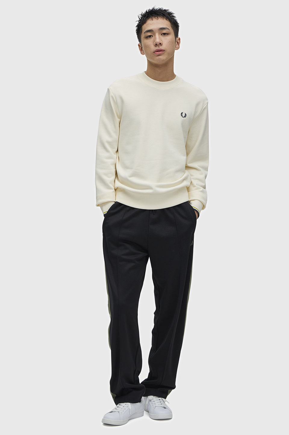 モデル:H182 B80 W68 H89.5 着用サイズ:M