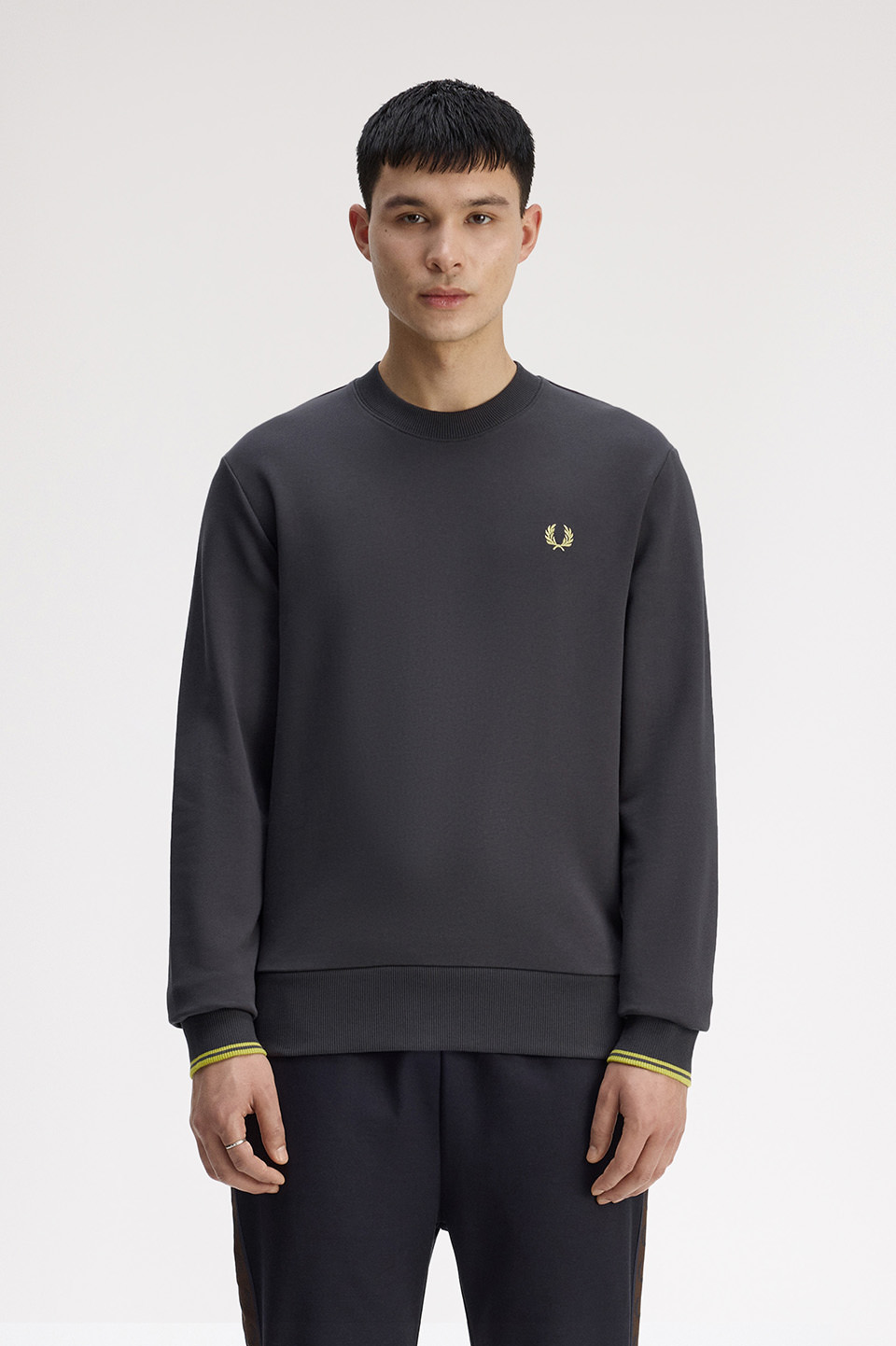 モデル:H183 着用サイズ:M