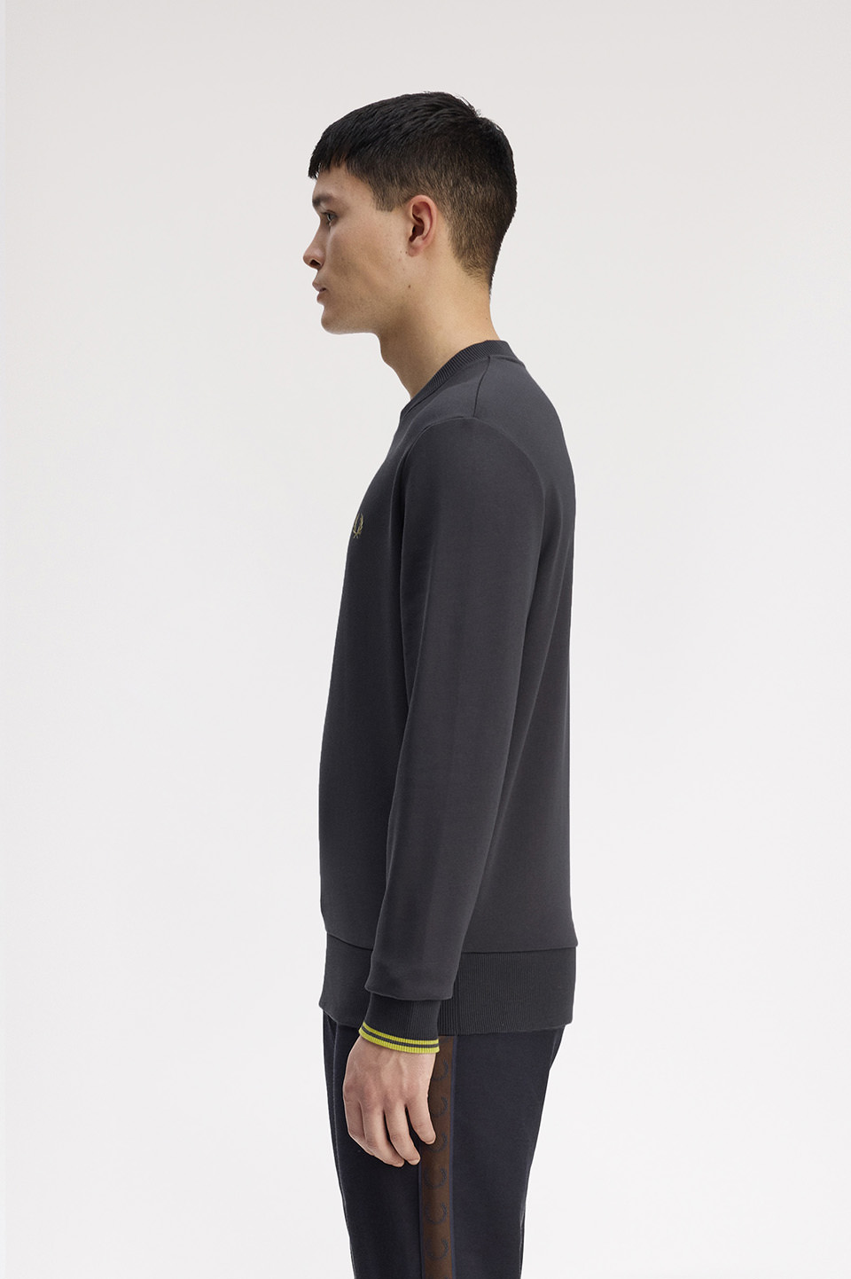 モデル:H183 着用サイズ:M