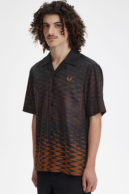 Wave Graphic Revere Collar Shirt(M 102：BLACK): | FRED PERRY JAPAN 