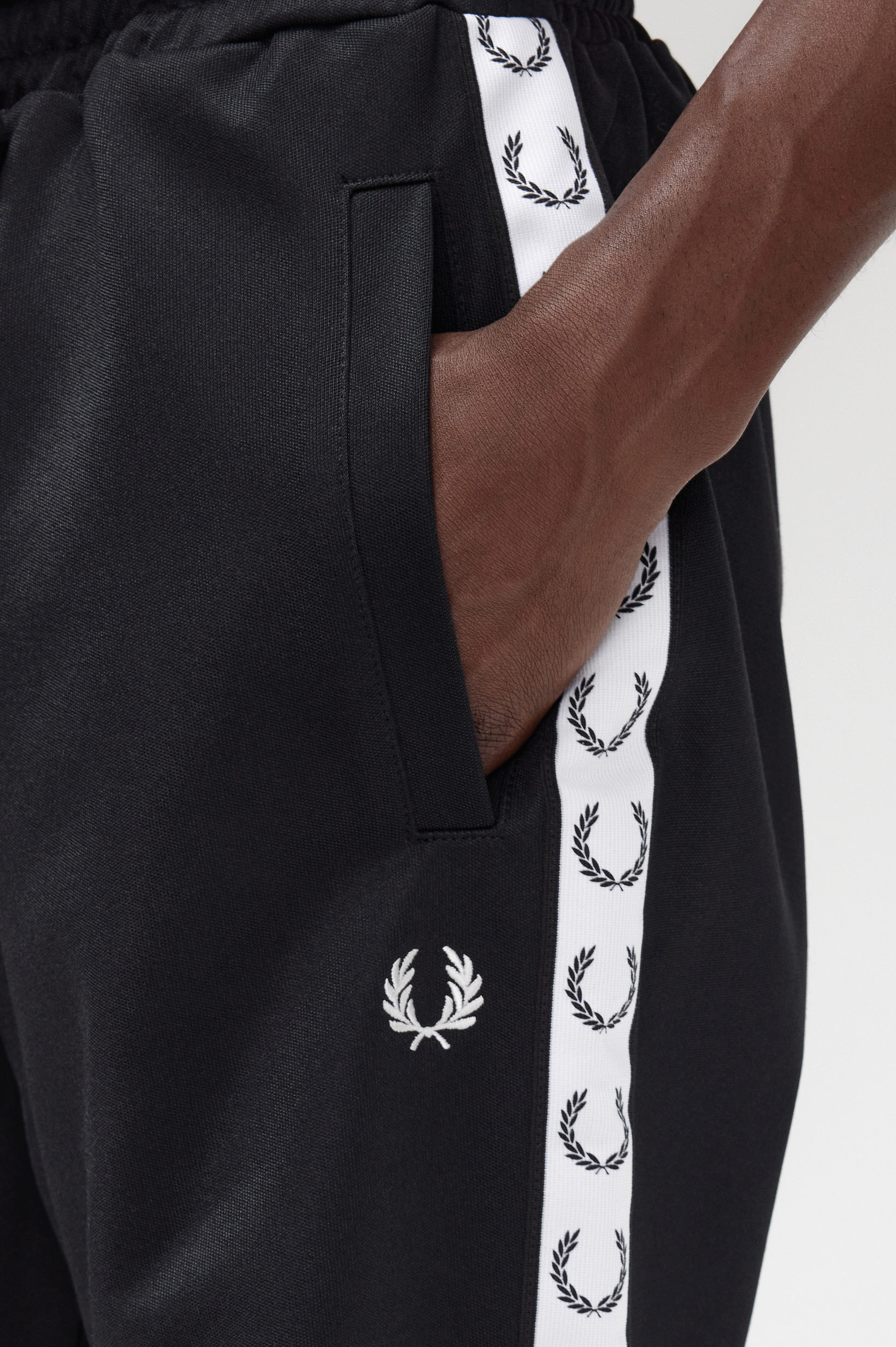 FRED PERRY】Taped Tricot Short ブラック Sサイズ | ochge.org