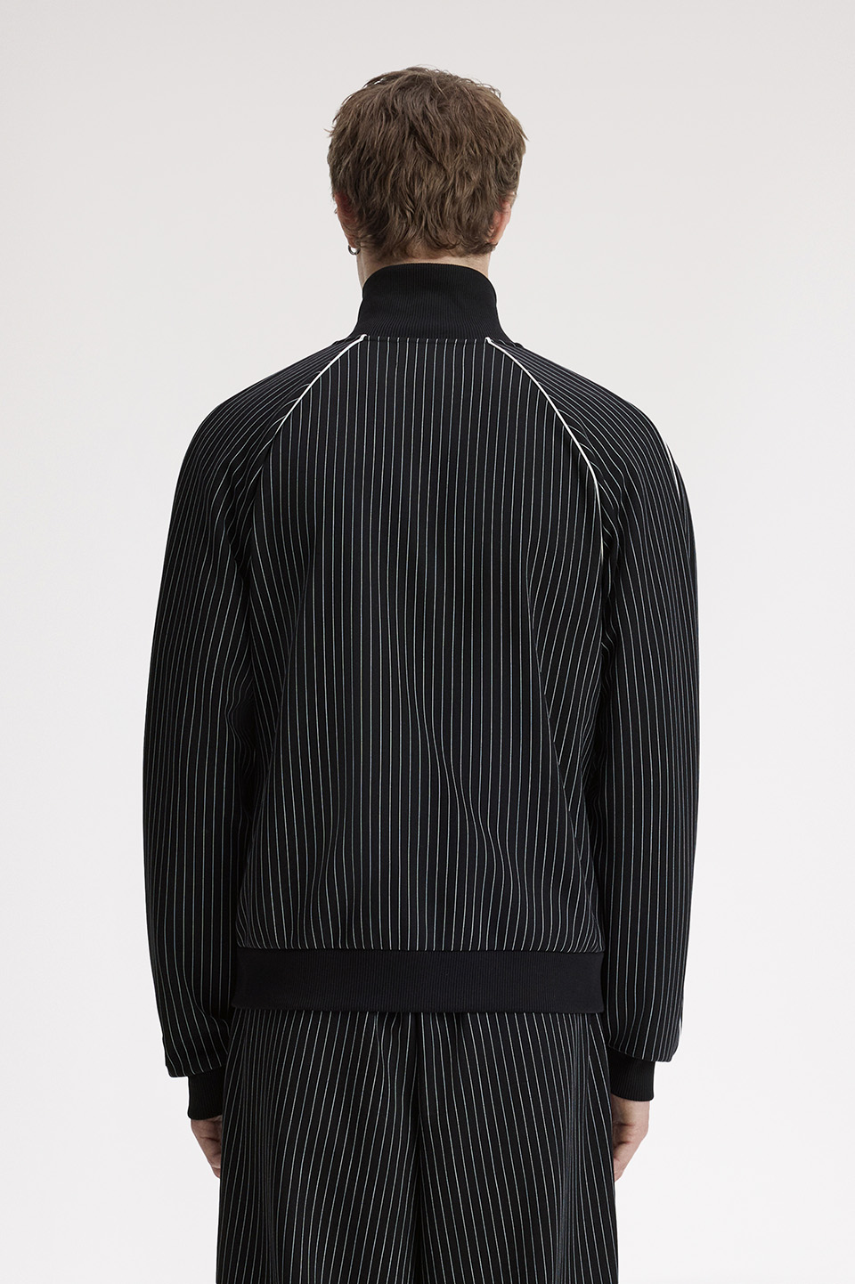 モデル:H186 B92.5 W70 着用サイズ:M