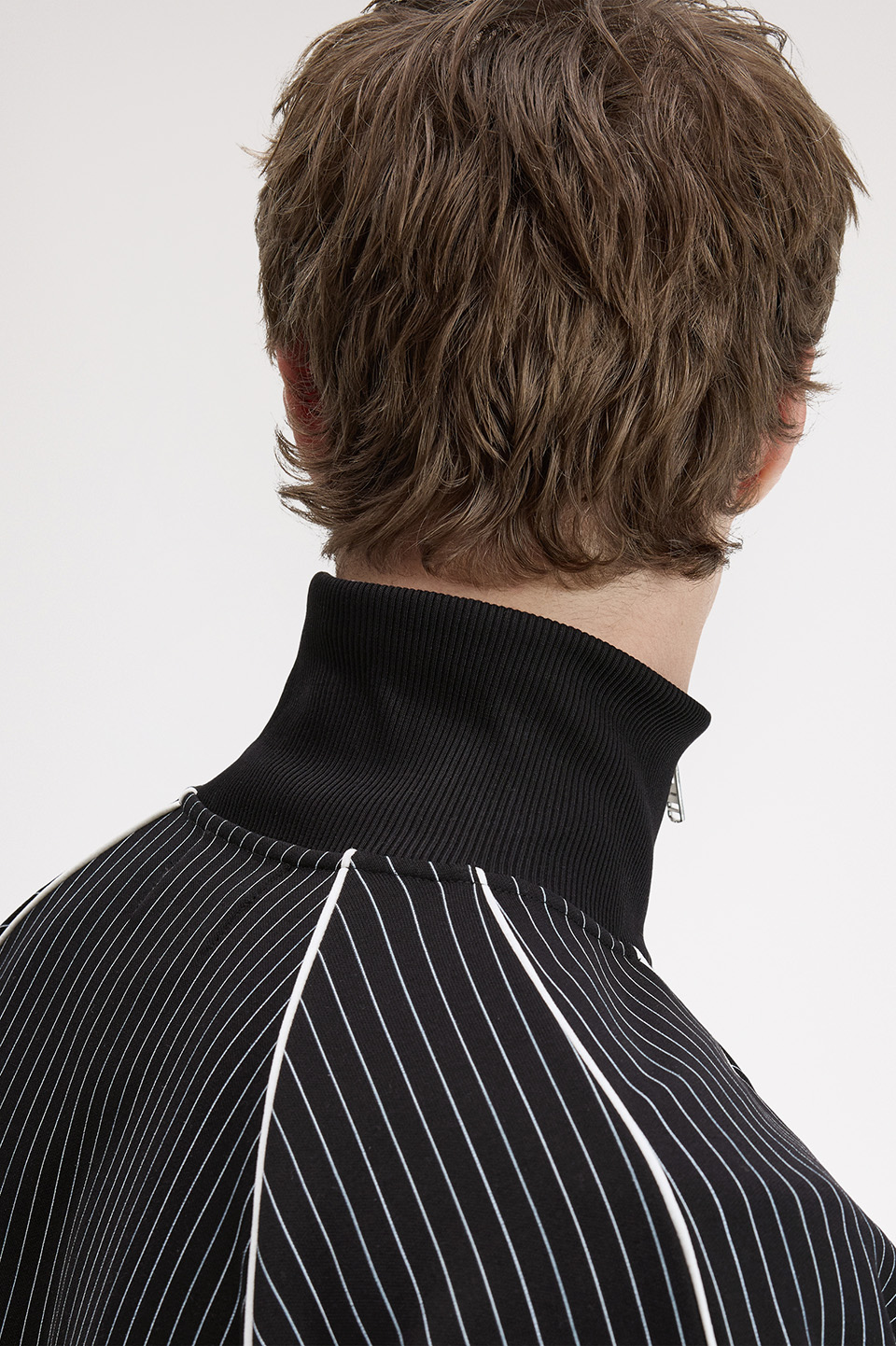 モデル:H186 B92.5 W70 着用サイズ:M