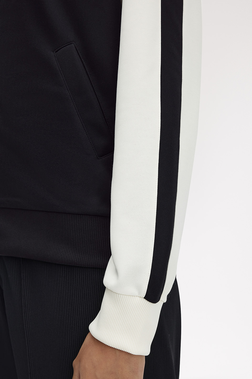 Amy Winehouse Laurel Wreath Bomber Jacket(10 102：BLACK): | FRED