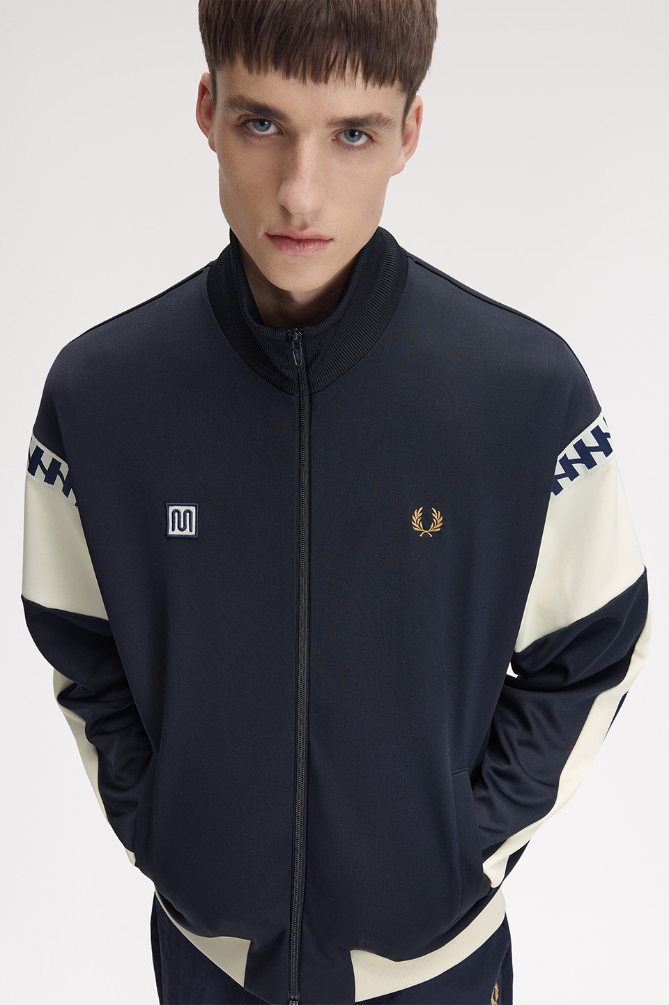 モデル:H188 B91 W76 着用サイズ:M