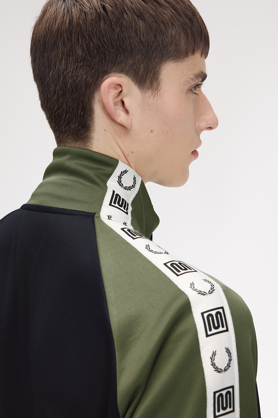 モデル:H188 B91 W76 着用サイズ:M