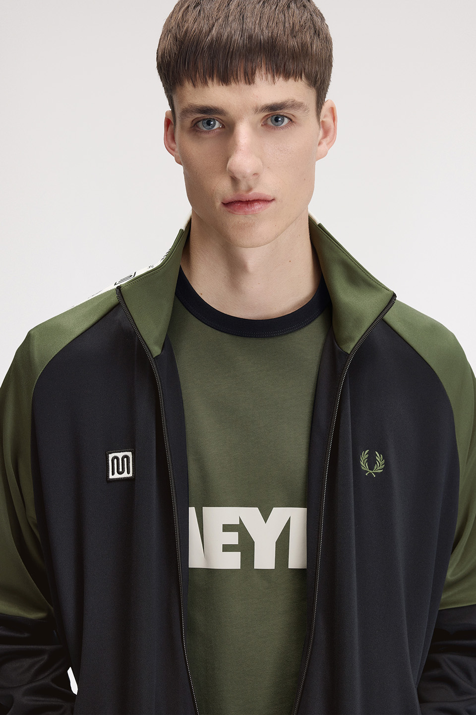 モデル:H188 B91 W76 着用サイズ:M