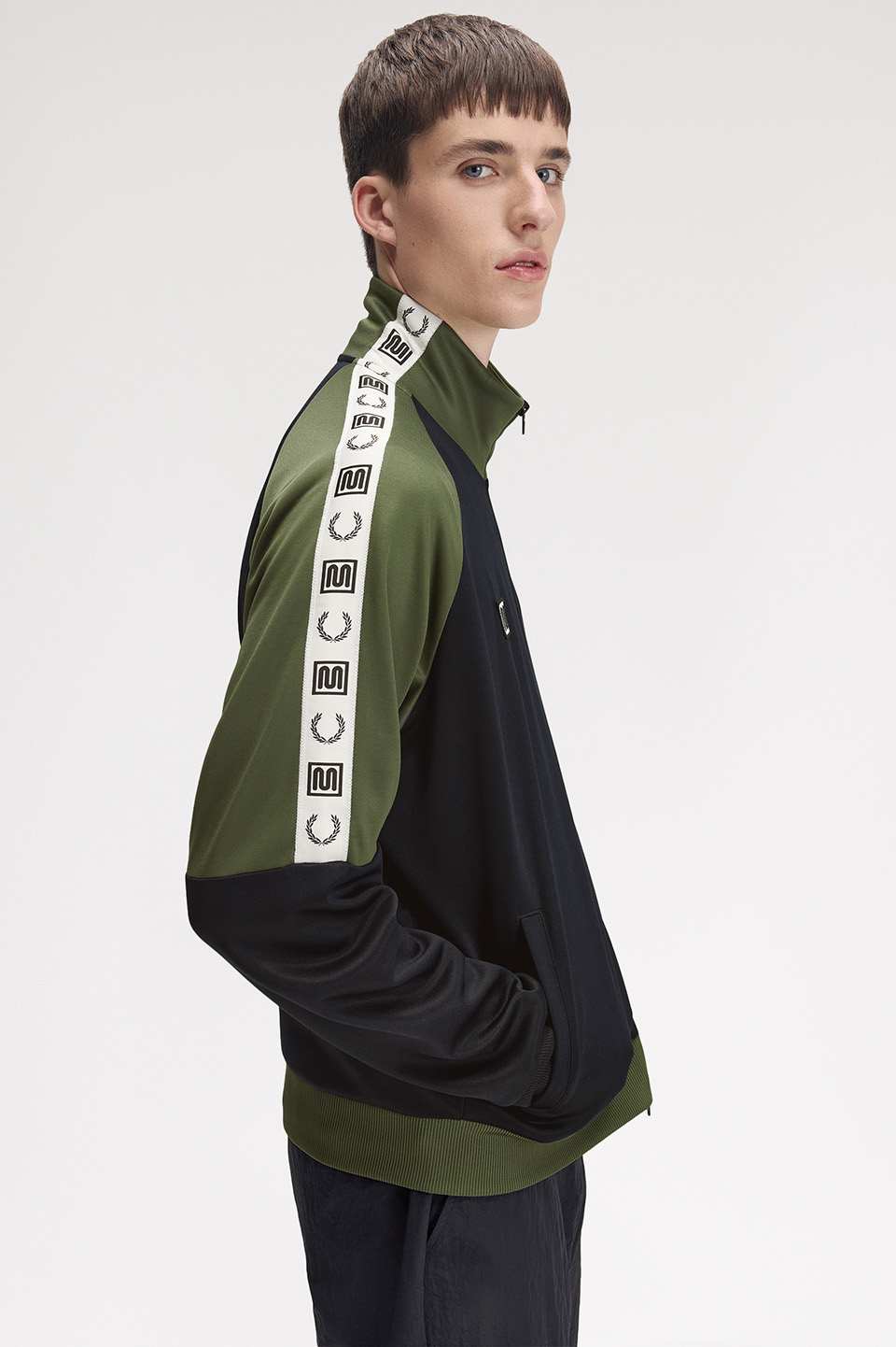 モデル:H188 B91 W76 着用サイズ:M