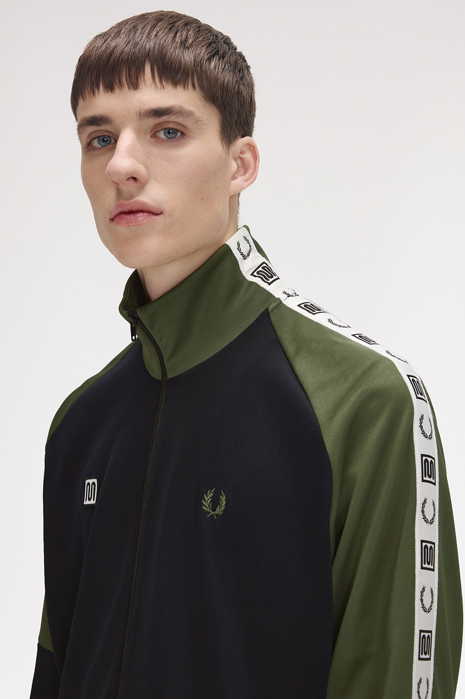 モデル:H188 B91 W76 着用サイズ:M