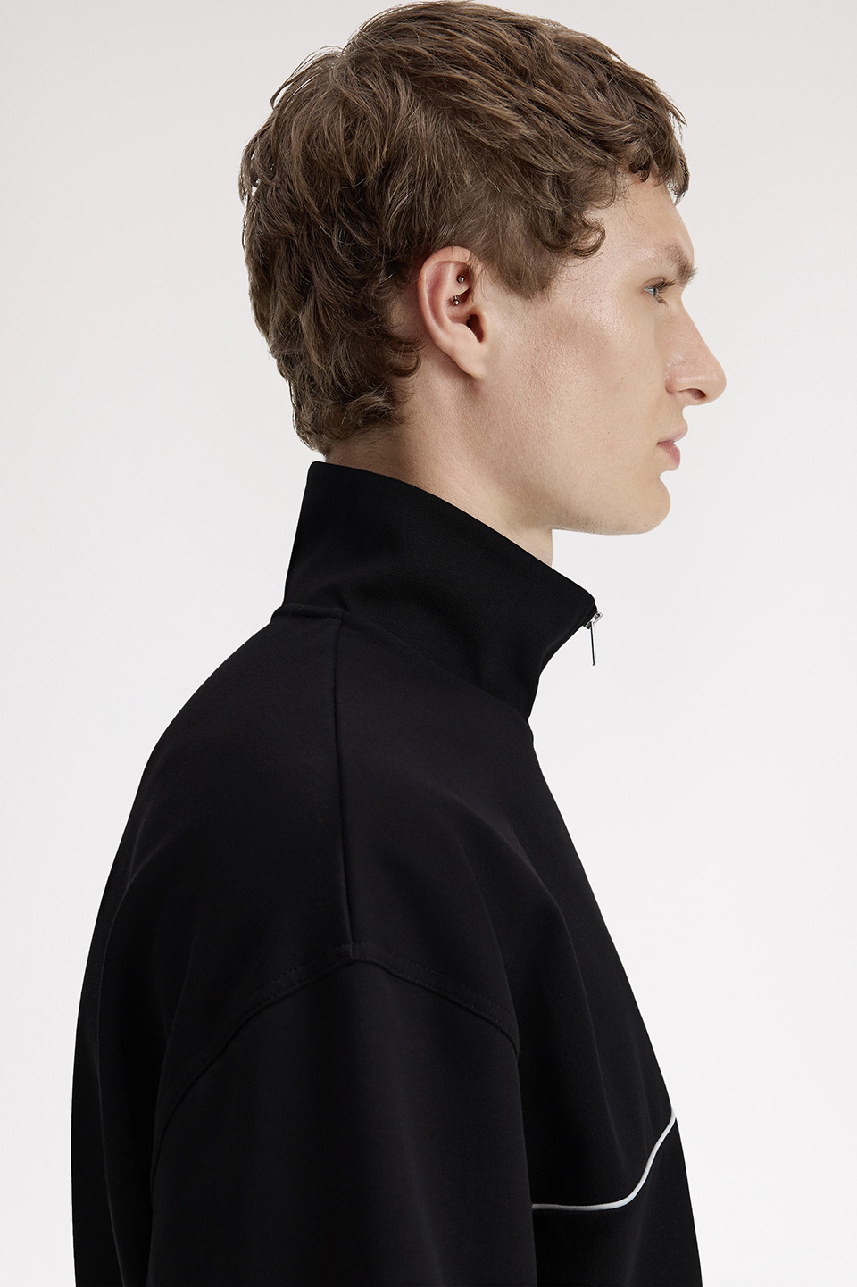 モデル:H186 B92.5 W70 着用サイズ:M