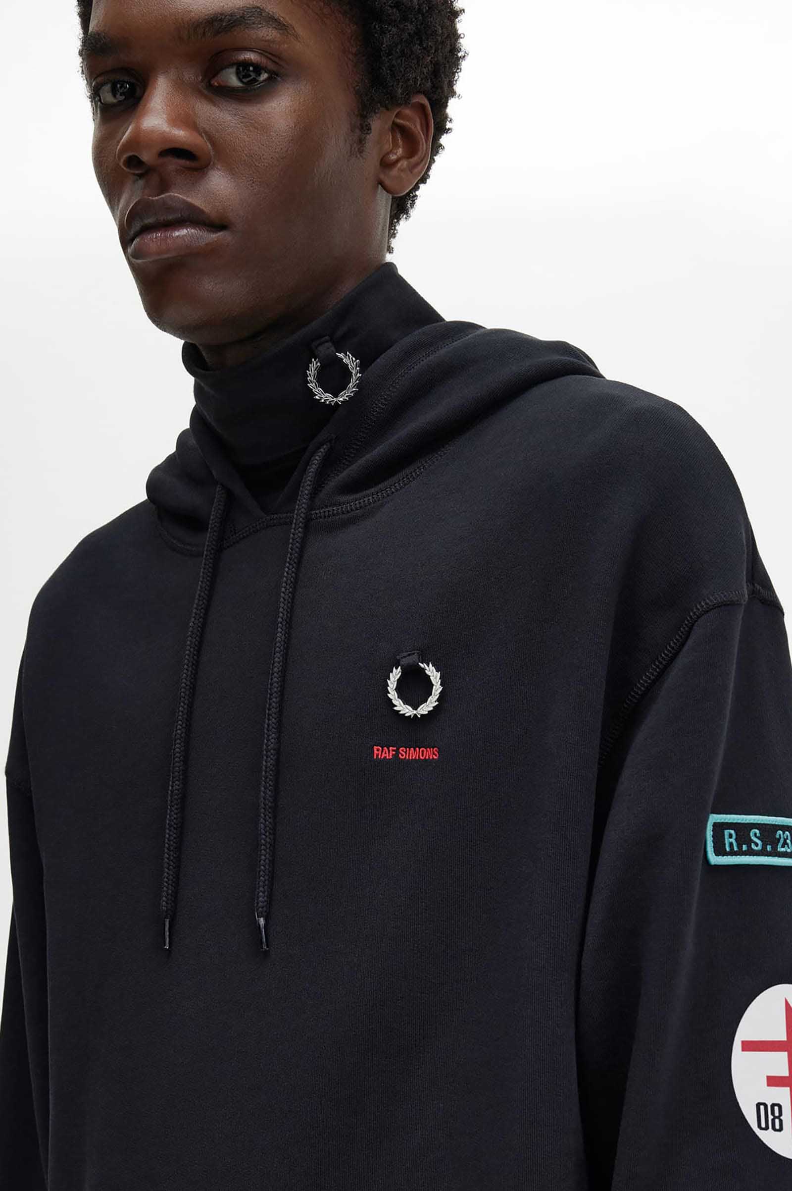 Raf Simons Patched Overhead Hoody(S 102：BLACK): | FRED PERRY