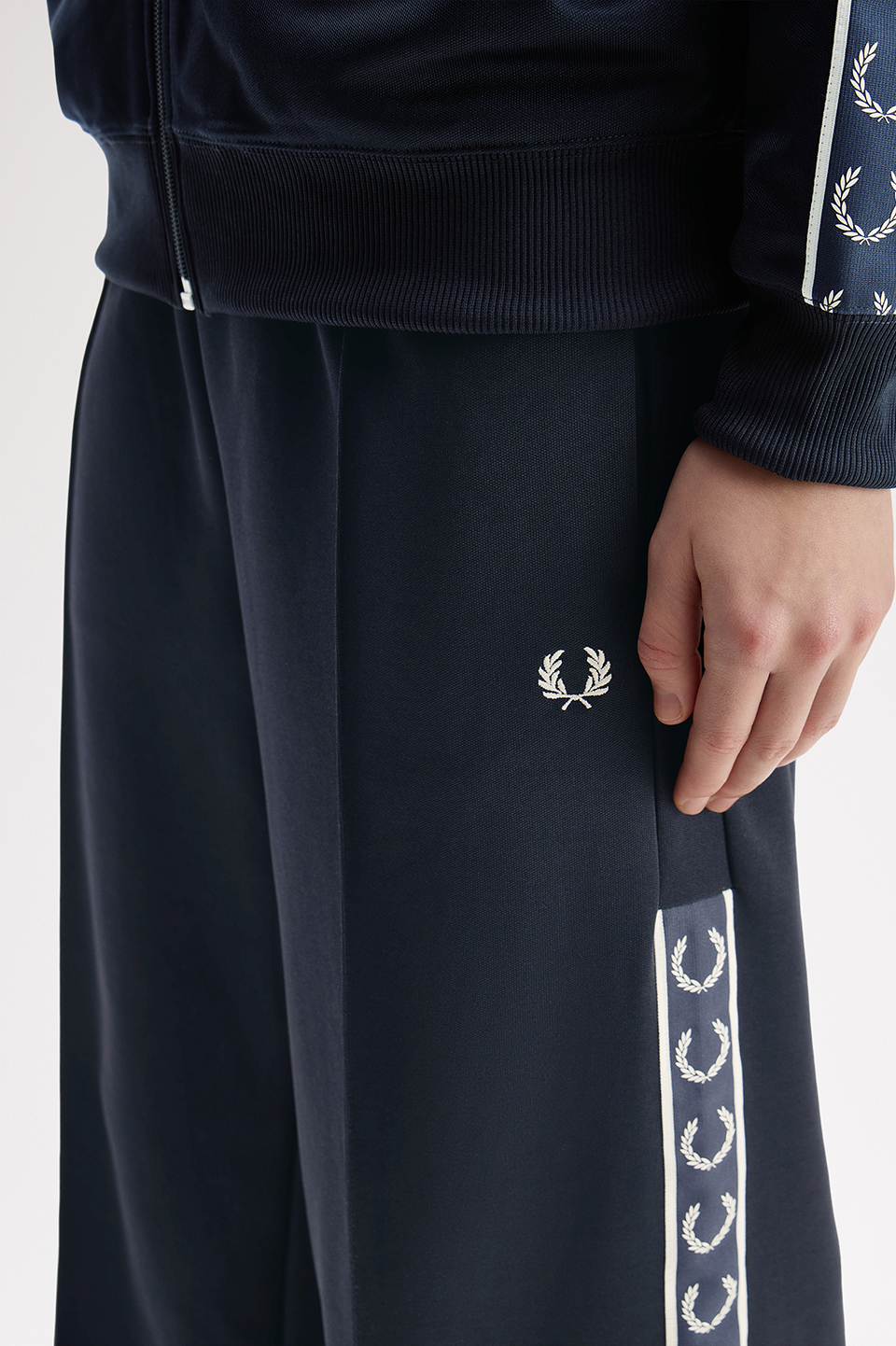 Taped Track Pants(8 608：NAVY): | FRED PERRY JAPAN | フレッド
