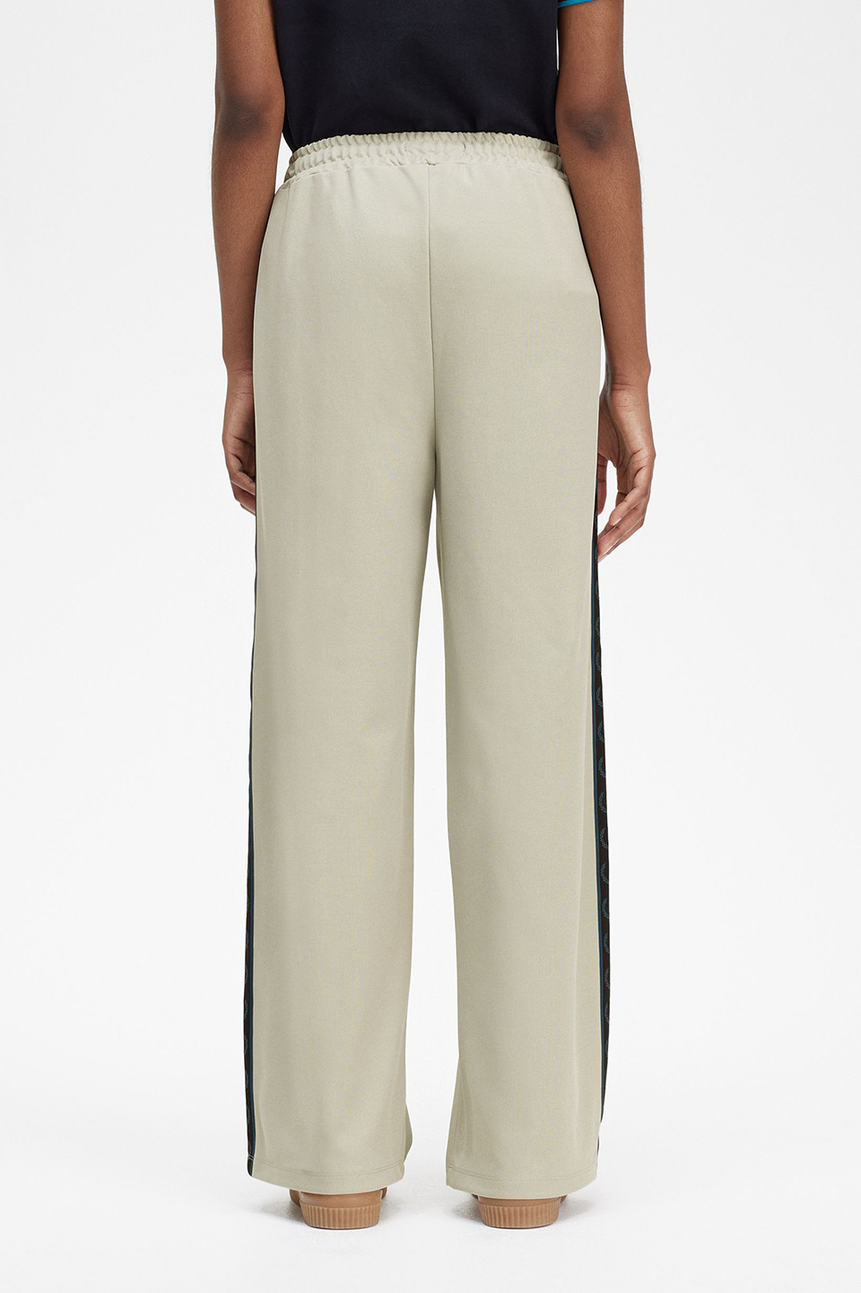 Taped Track Pants(10 P04：LIGHT OYSTER): | FRED PERRY JAPAN