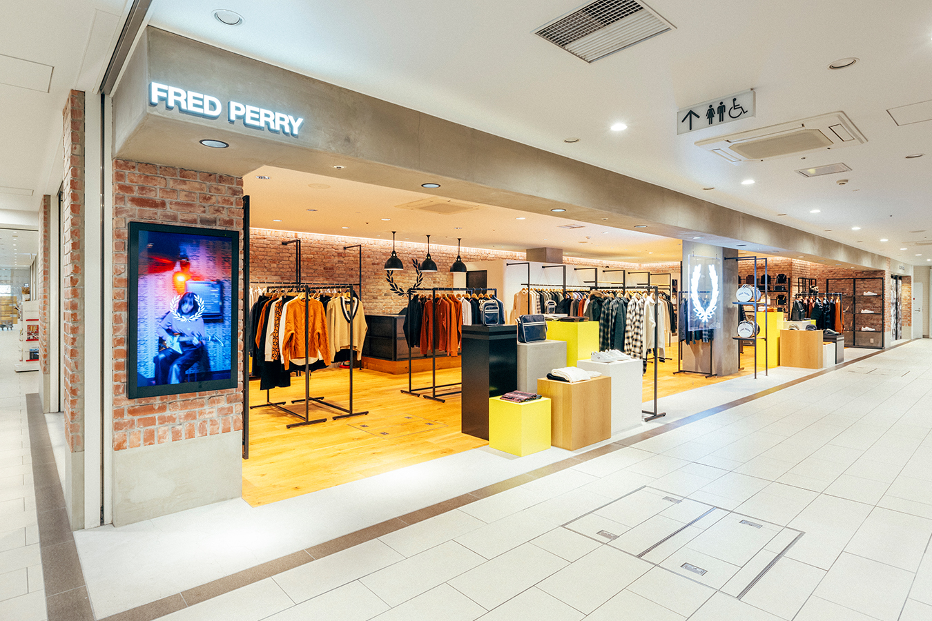 <i>FRED PERRY 金沢百番街リント</i>
